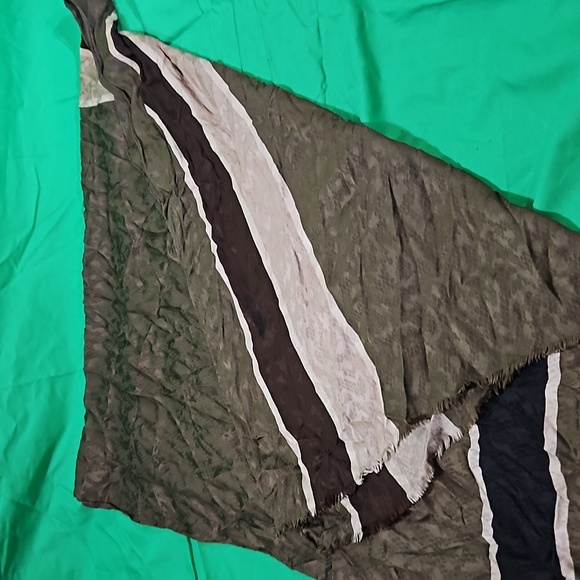 Giorgio Armani Vintage 100% Silk Scarf - Picture 4 of 10